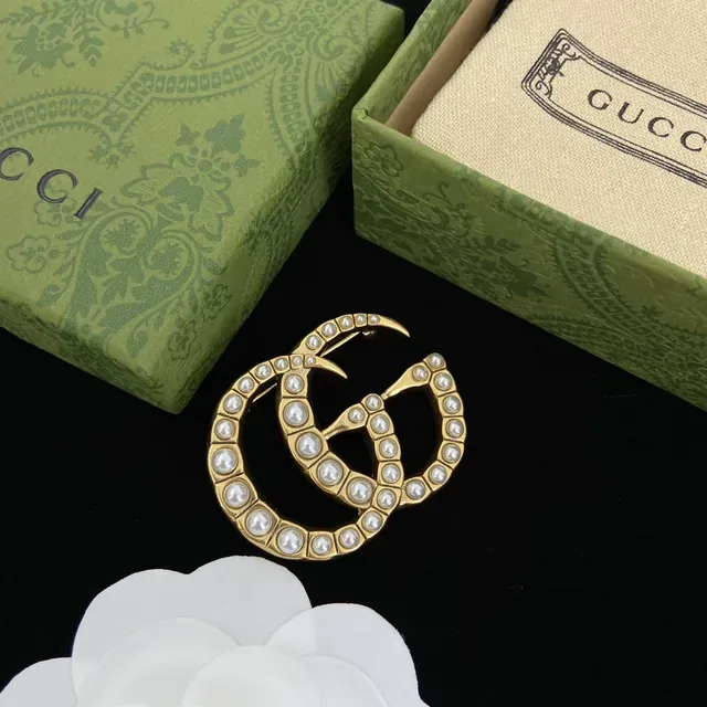Gucci GG Marmont بروش مرصع باللؤلؤ Double G 6