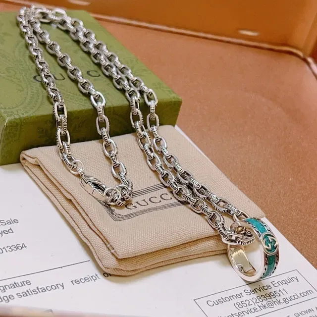 Gucci GG Marmont Cadena de eslabones plateada azul colgante doble aro giratorio 9