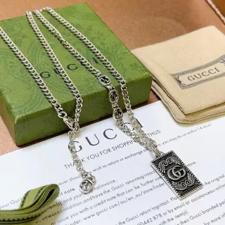 Gucci GG Marmont سلسلة كيرب فضية خضراء معلق مستطيل مزخرف
