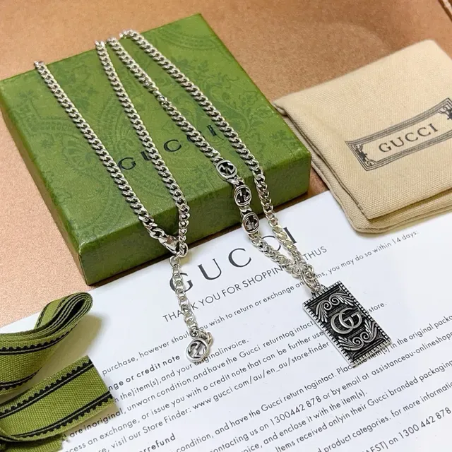 Gucci GG Marmont Silver Green Curb Chain Rectangular Ornate Pendant Necklace 3