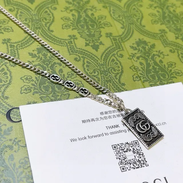 Gucci GG Marmont Silver Green Curb Chain Rectangular Ornate Pendant Necklace 4
