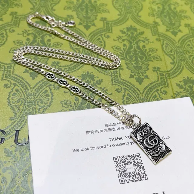 Gucci GG Marmont Silver Green Curb Chain Rectangular Ornate Pendant Necklace 6
