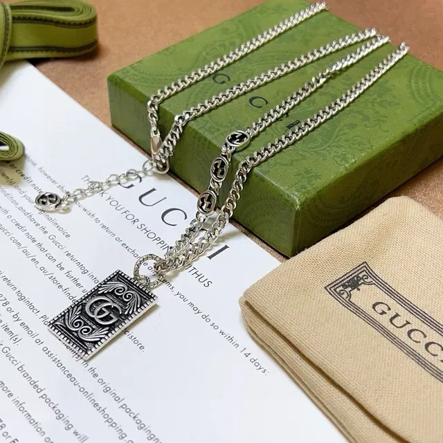 Gucci GG Marmont Silver Green Curb Chain Rectangular Ornate Pendant Necklace 7