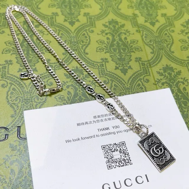 Gucci GG Marmont Silver Green Curb Chain Rectangular Ornate Pendant Necklace 9