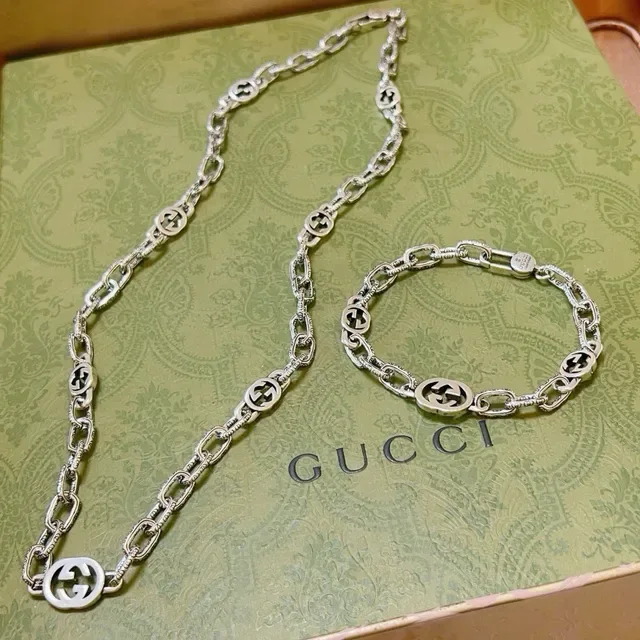 Gucci GG Marmont Plata Verde Medallones Interlocking G Cadena Texturizada de Eslabones 4