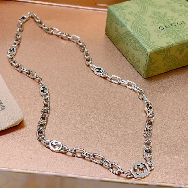 Gucci GG Marmont Plata Verde Medallones Interlocking G Cadena Texturizada de Eslabones 7