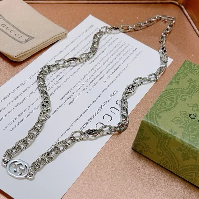 Gucci GG Marmont Plata Verde Medallones Interlocking G Cadena Texturizada de Eslabones 9