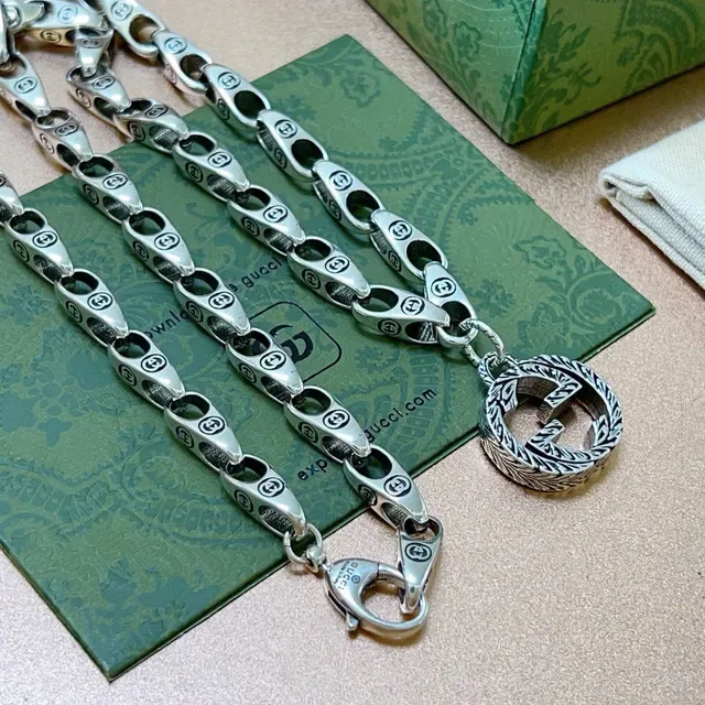 Gucci GG Marmont Silver Interlocking G Motif Oval-Link Chain Necklace 3