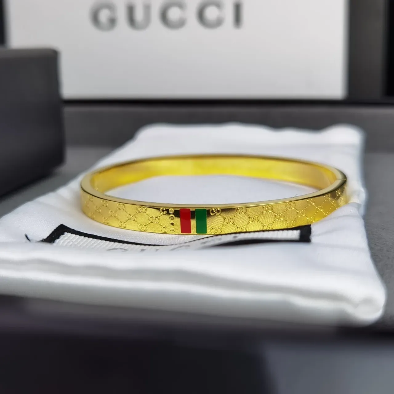 Gucci GG Marmont Pulsera Plata Roja Grabada Monograma Rayas Bandera Italiana 3
