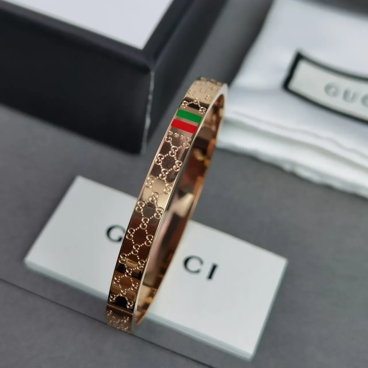 Gucci GG Marmont Pulsera Plata Roja Grabada Monograma Rayas Bandera Italiana 4