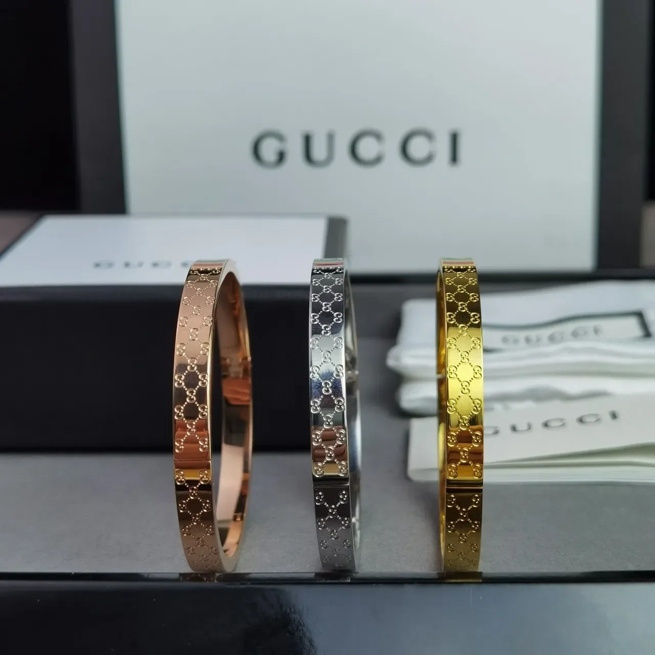 Gucci GG Marmont Pulsera Plata Roja Grabada Monograma Rayas Bandera Italiana 5