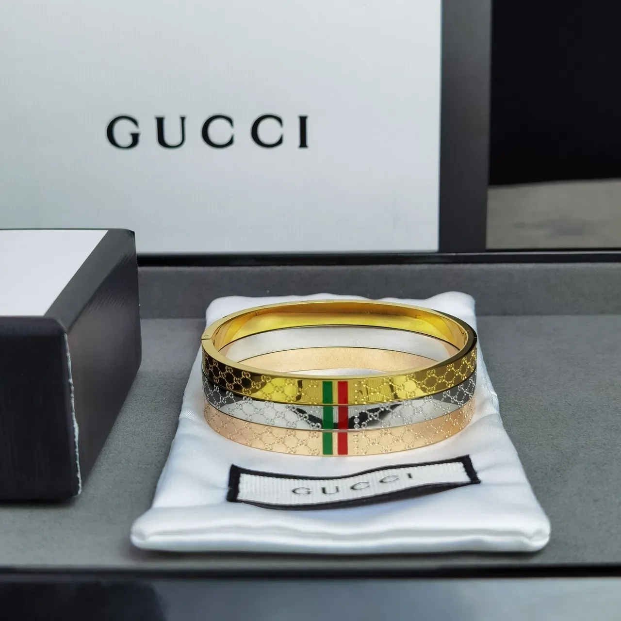 Gucci GG Marmont Pulsera Plata Roja Grabada Monograma Rayas Bandera Italiana 6