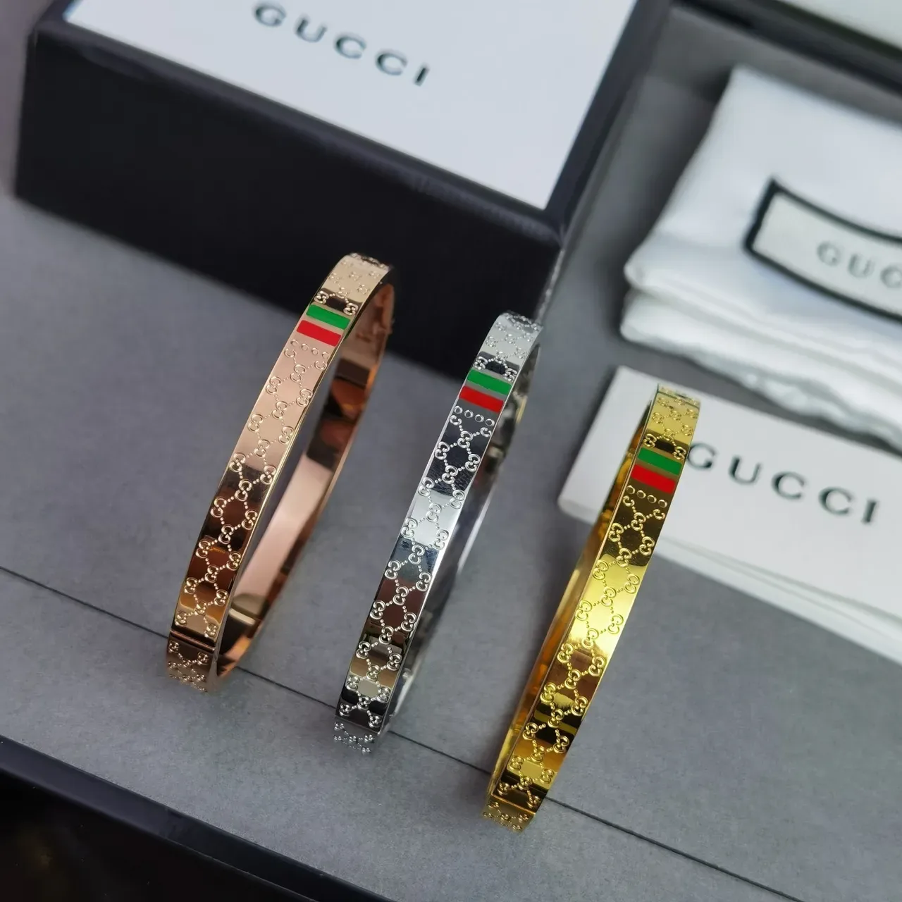 Gucci GG Marmont Pulsera Plata Roja Grabada Monograma Rayas Bandera Italiana 7