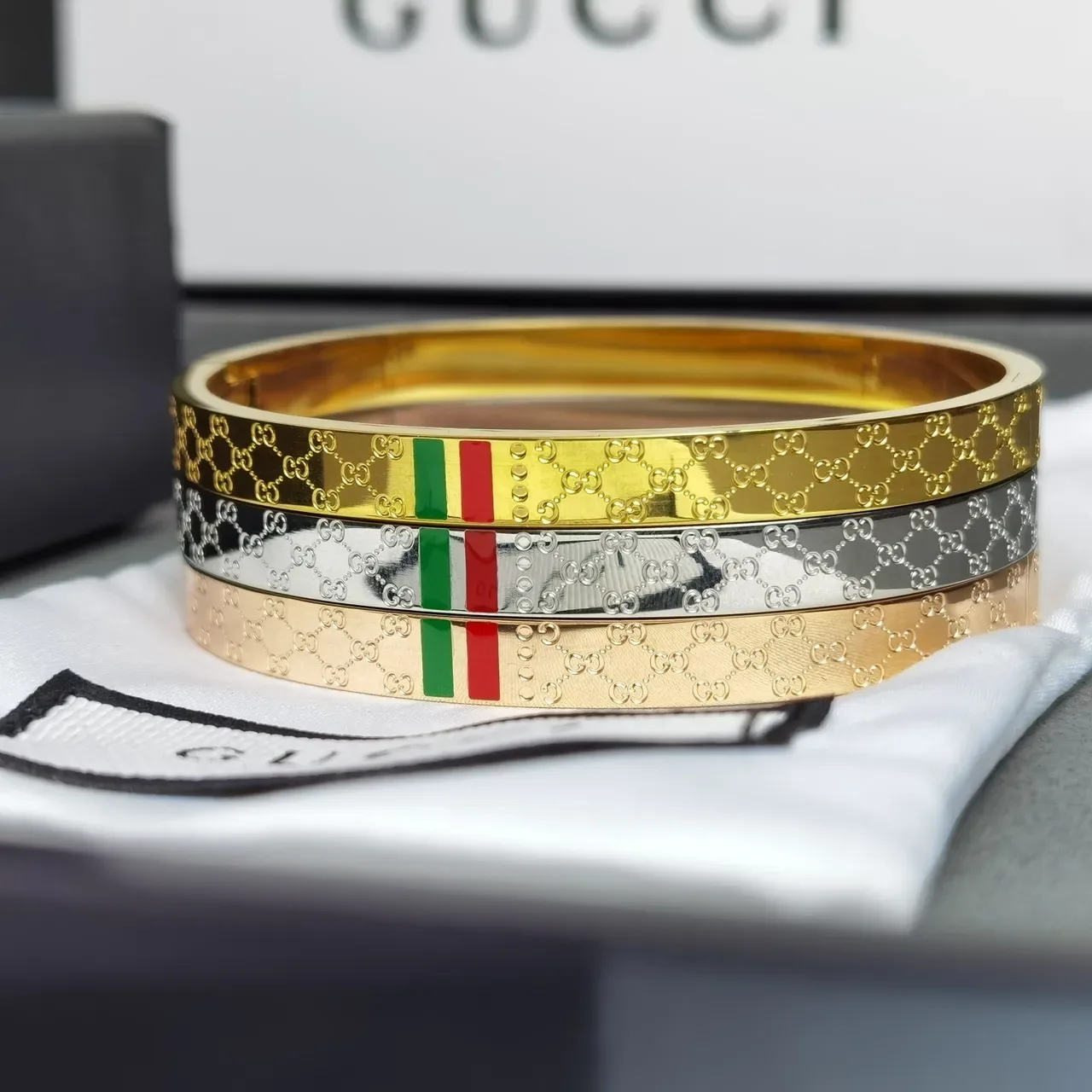 Gucci GG Marmont Pulsera Plata Roja Grabada Monograma Rayas Bandera Italiana 9