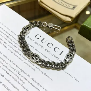 سوارة Gucci GG Marmont فضية تويستد روب لينك إنترلوكينج ج