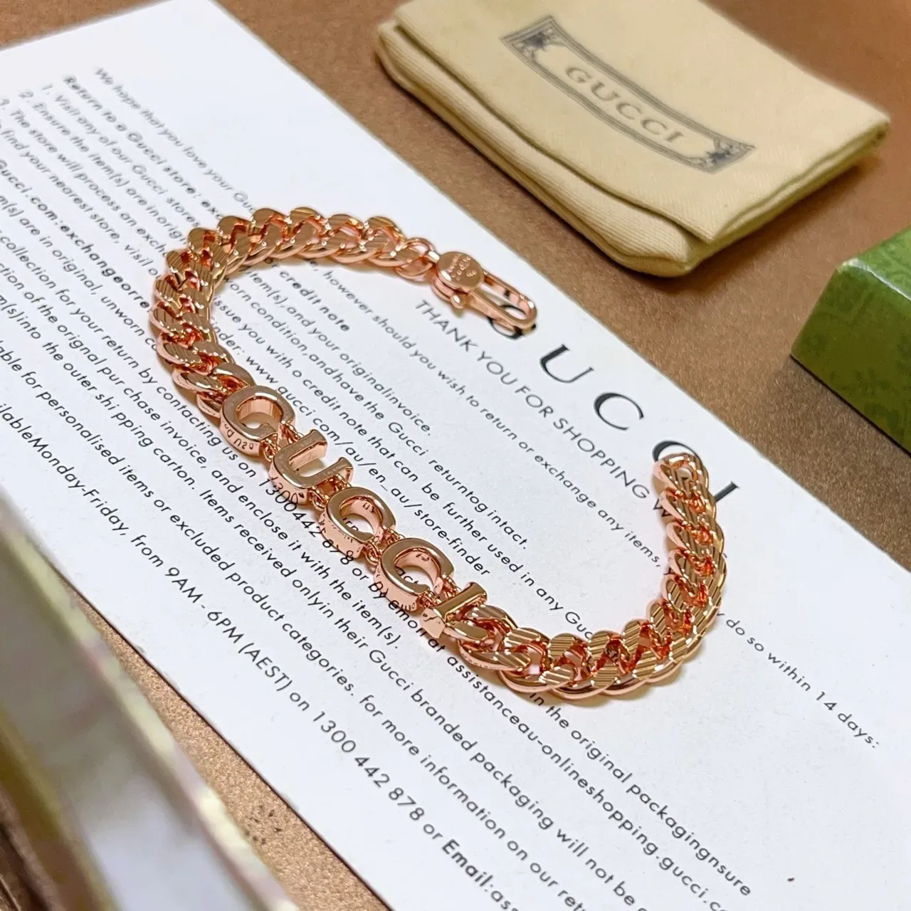 Gucci সোনার মোটা কার্ব চেইন Block-Letter Logo ব্রেসলেট 3