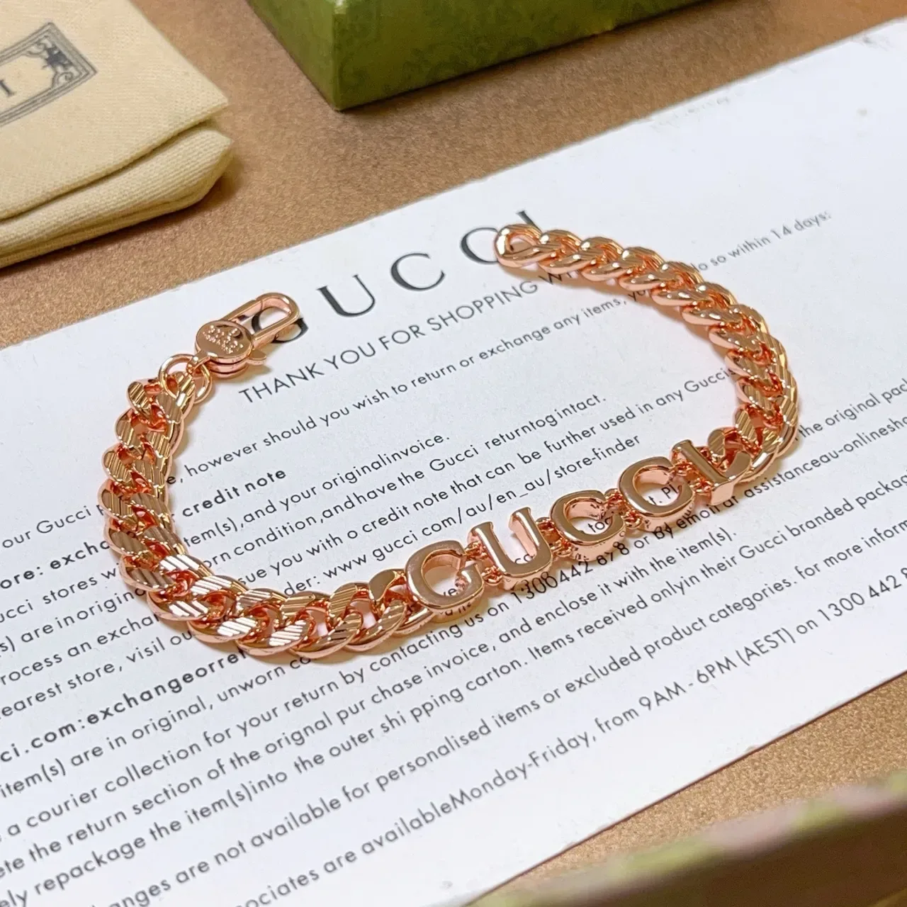 Gucci সোনার মোটা কার্ব চেইন Block-Letter Logo ব্রেসলেট 4