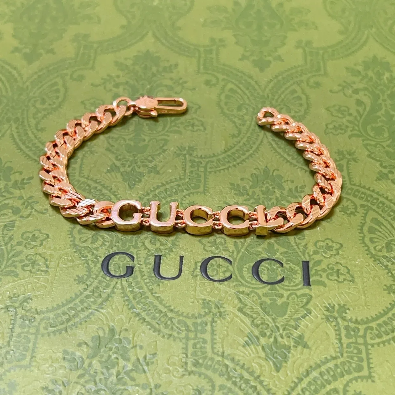 Gucci সোনার মোটা কার্ব চেইন Block-Letter Logo ব্রেসলেট 6
