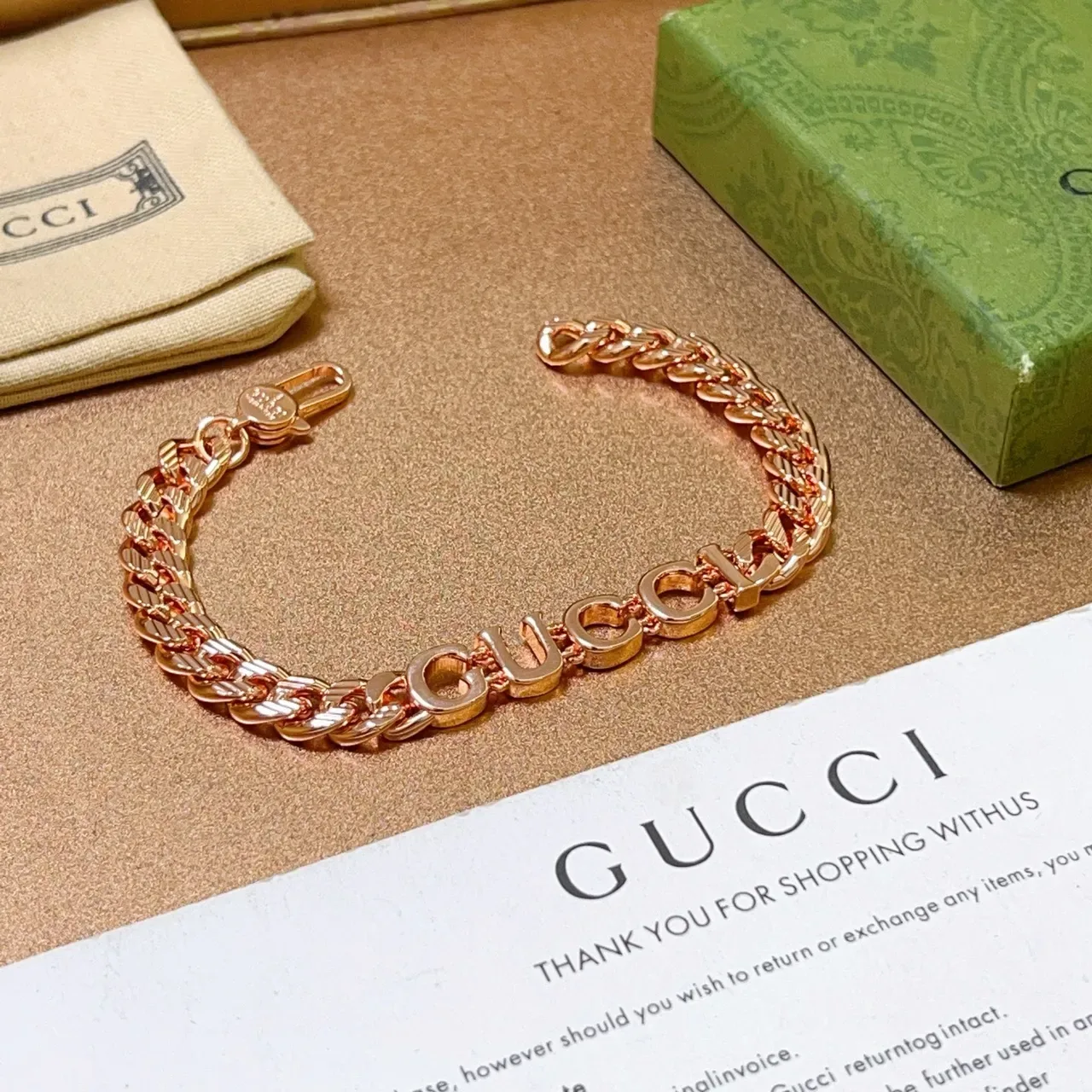 Gucci সোনার মোটা কার্ব চেইন Block-Letter Logo ব্রেসলেট 9