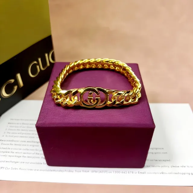 سوارة Gucci سلاسل كيرب-لينك ذهبية متشابكة قفل مزدوج-جي 4