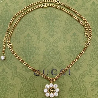 Gucci Chaîne Curb Transparente Dorée avec Pendentif Floral Cristallisé