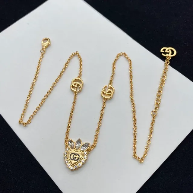 Gucci Collar con colgante de corazón transparente dorado 5