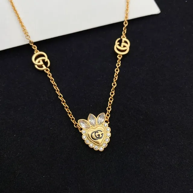 Gucci Collar con colgante de corazón transparente dorado 6