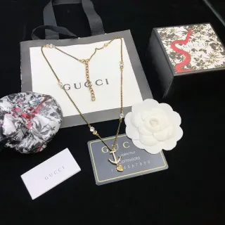 Gucci سلسلة ذهبية بيضاء مع قلادة مرساة