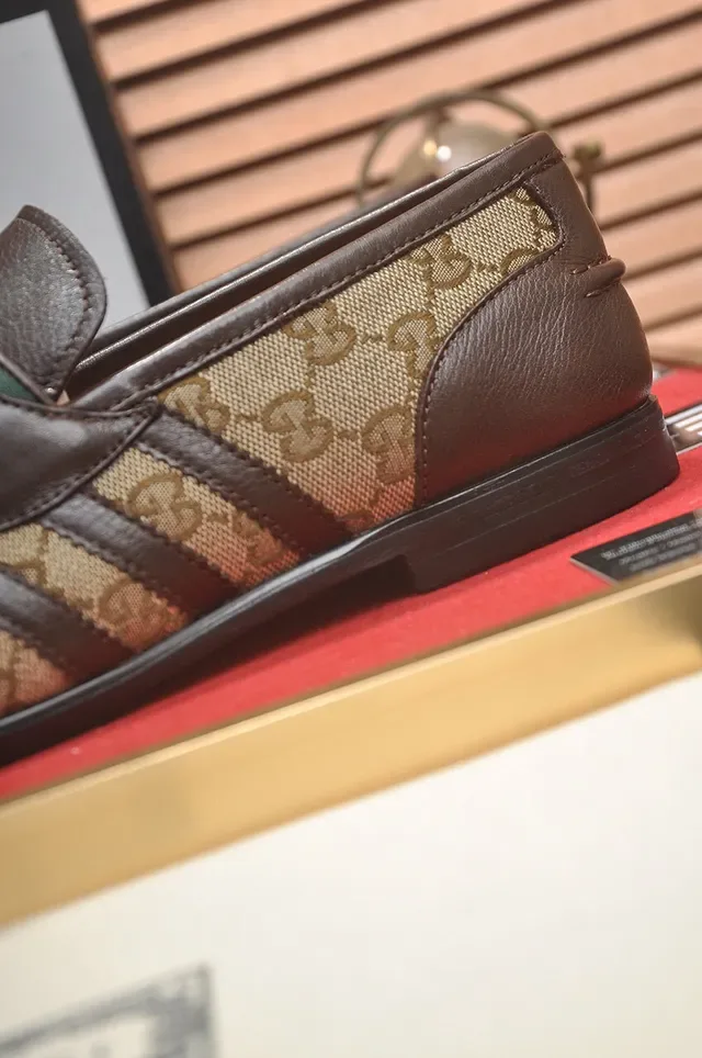 Gucci Horsebit 1955 米色和棕色 GG Monogram 乐福鞋 9