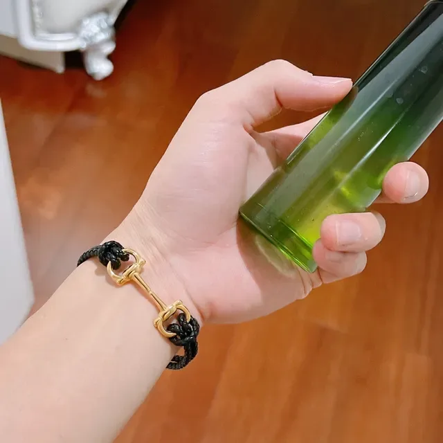 Pulseira Gucci Horsebit 1955 de couro trançado preto e dourado 2