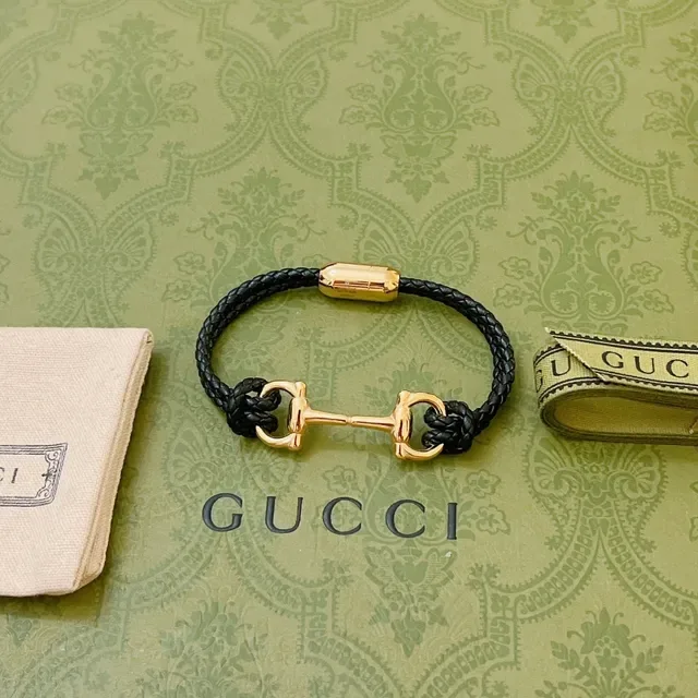 Pulseira Gucci Horsebit 1955 de couro trançado preto e dourado 6