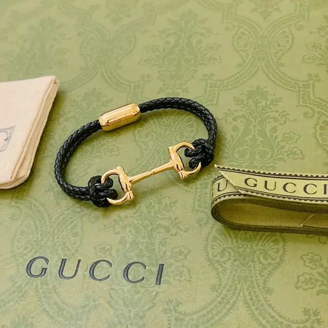Pulseira Gucci Horsebit 1955 de couro trançado preto e dourado 9