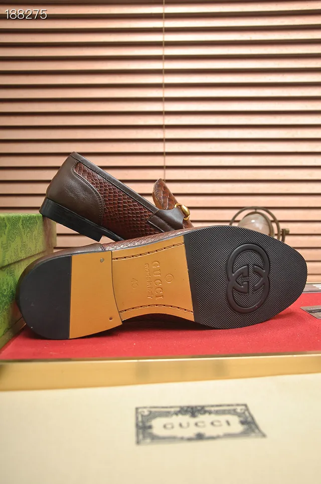 Gucci Horsebit 1955 Mocassins de couro marrom com relevo de serpente 2