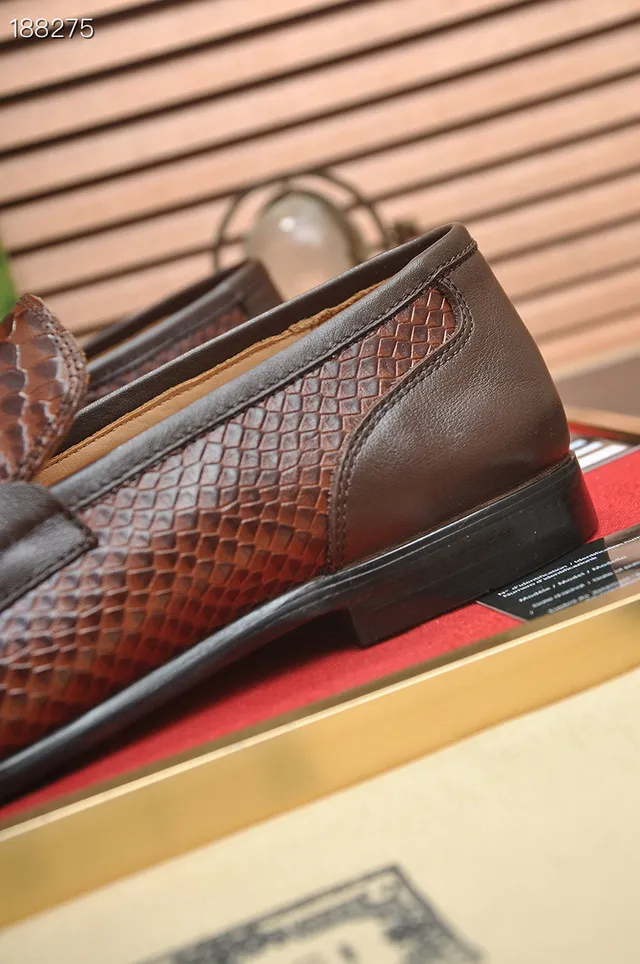 Gucci Horsebit 1955 Mocassins de couro marrom com relevo de serpente 3
