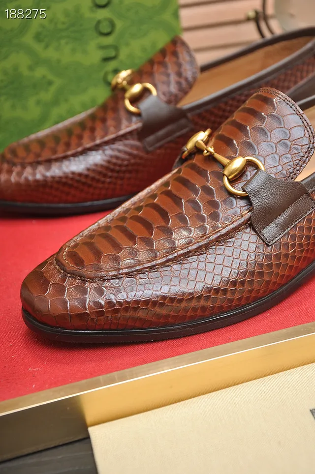 Gucci Horsebit 1955 Mocassins de couro marrom com relevo de serpente 4