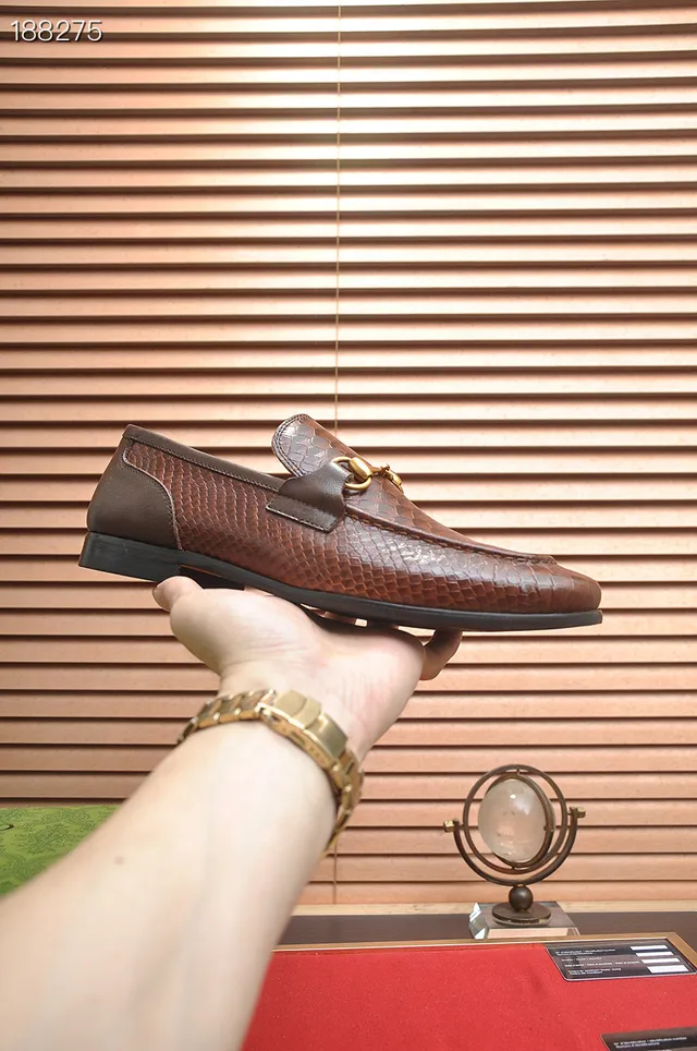 Gucci Horsebit 1955 Mocassins de couro marrom com relevo de serpente 7