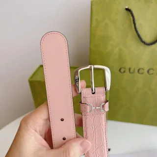 Gucci Horsebit 1955 Ceinture en cuir estampée crocodile rose pâle