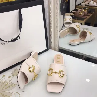 Gucci Horsebit 1955 rosa pálido cuero Horsebit Buckle pantuflas