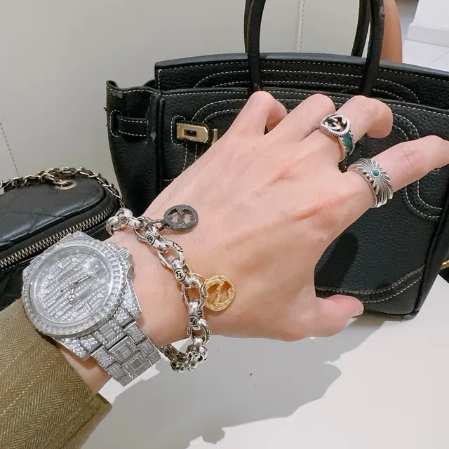 Gucci Interlocking G Motif चेन ब्रेसलेट सिल्वर गोल्ड मोटा ओवल-लिंक ब्रेसलेट 2