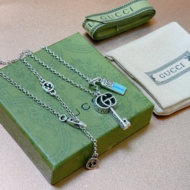 Gucci pendentif clé chaîne argentée chaîne bleue Interlocking G Logo collier 2