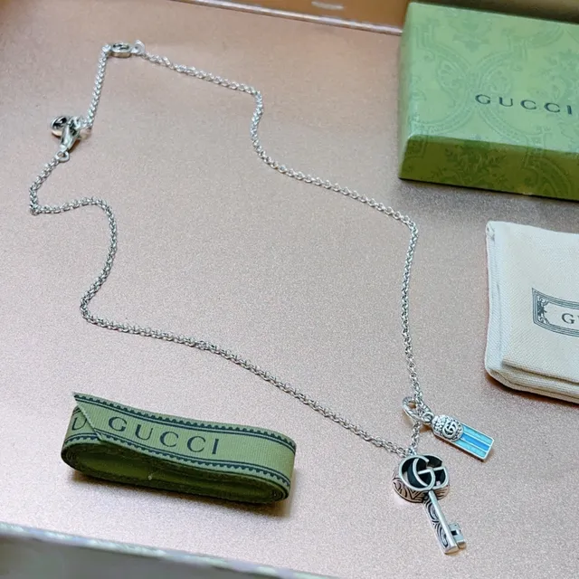 Gucci pendentif clé chaîne argentée chaîne bleue Interlocking G Logo collier 3