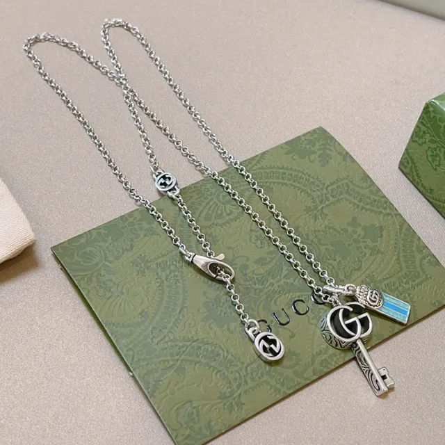 Gucci pendentif clé chaîne argentée chaîne bleue Interlocking G Logo collier 8