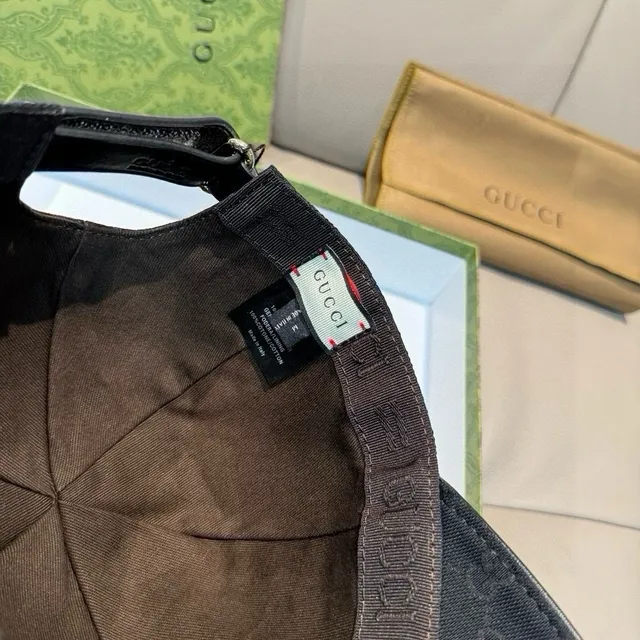 Gucci Monogram Canvas Web Stripe 棒球帽 4