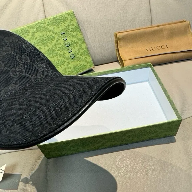 Gucci Monogram Canvas Web Stripe 棒球帽 5