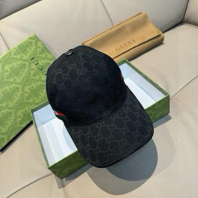 Gucci Monogram Canvas Web Stripe 棒球帽 7