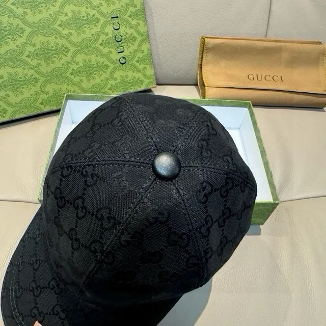 Gucci Monogram Canvas Web Stripe 棒球帽 8
