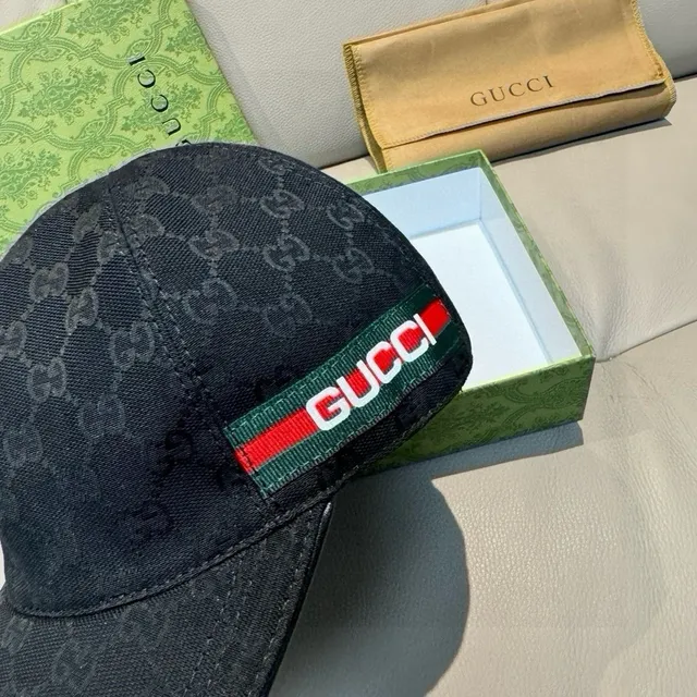 Gucci Monogram Canvas Web Stripe 棒球帽 9