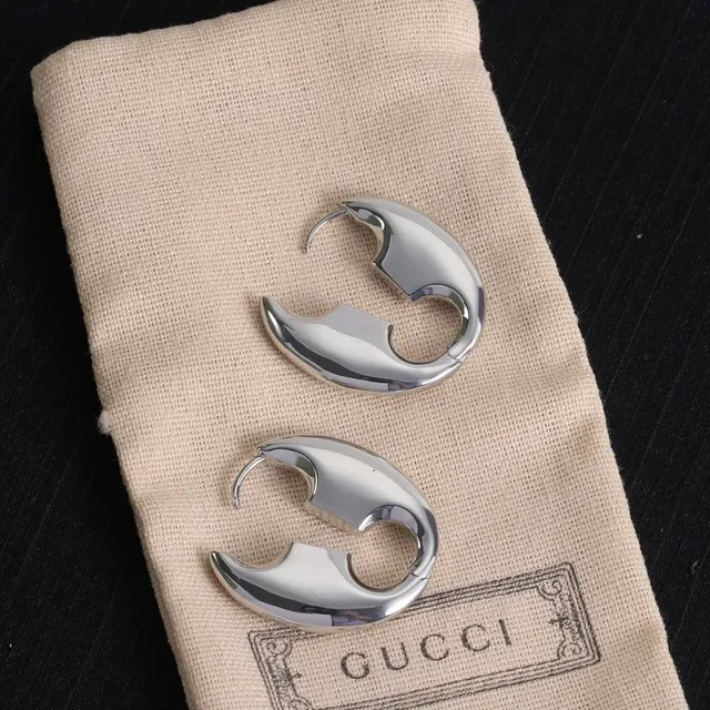 Gucci Oval Double-Loop Hinged Hoop Earrings 2