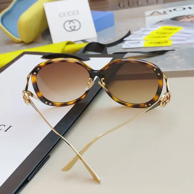 Gucci Oval Frame Gradient Lens Sunglasses 9