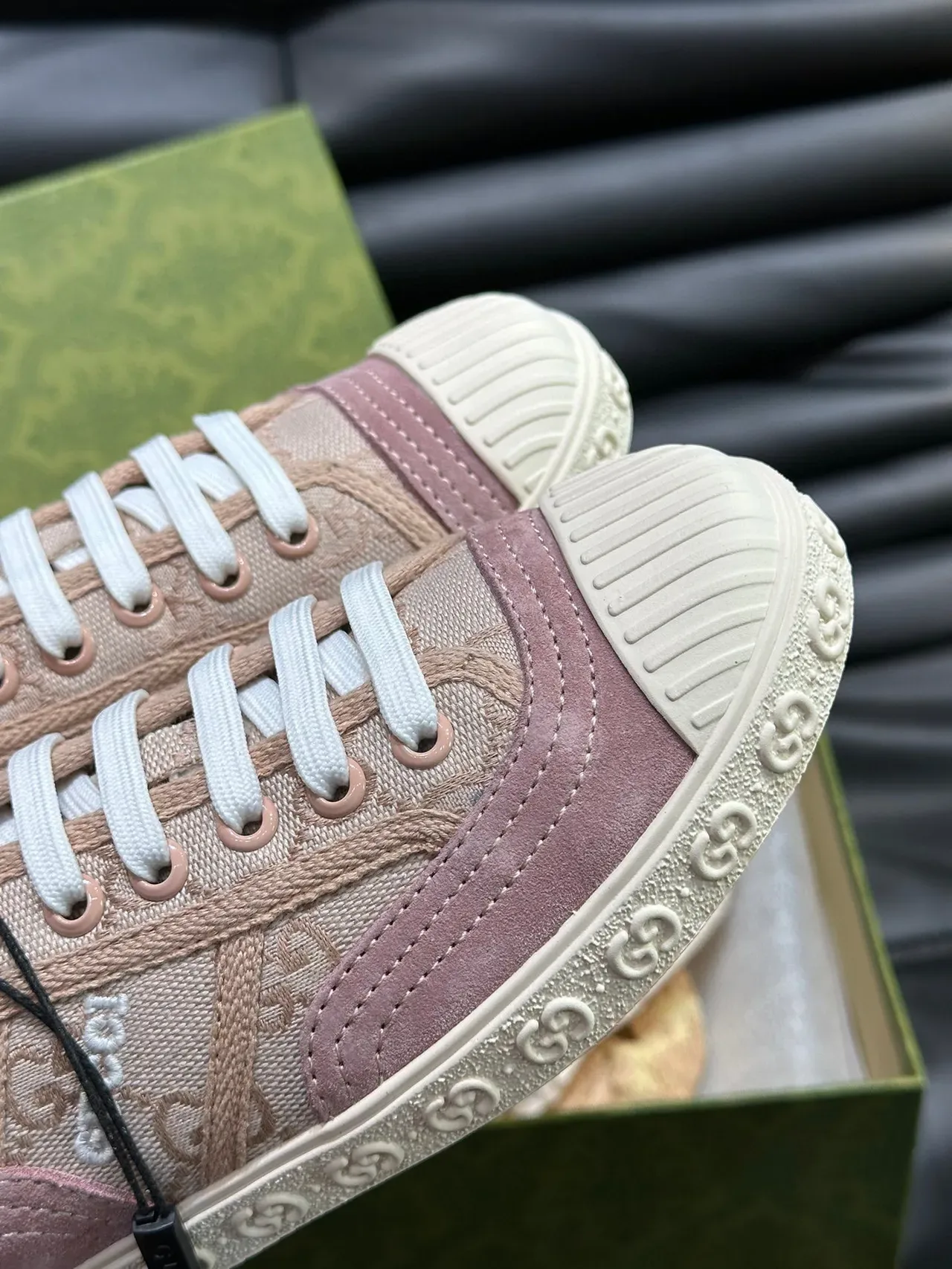 Gucci Zapatillas lifestyle rosa y blanco con upper de lona y ribeteado de goma en la punta 3